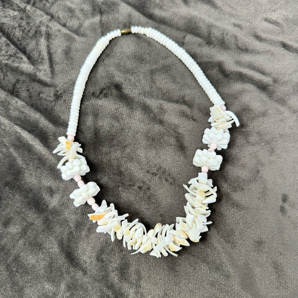 Beautiful Authentic Hawaiian Puka Shell White - Picture 1 of 4